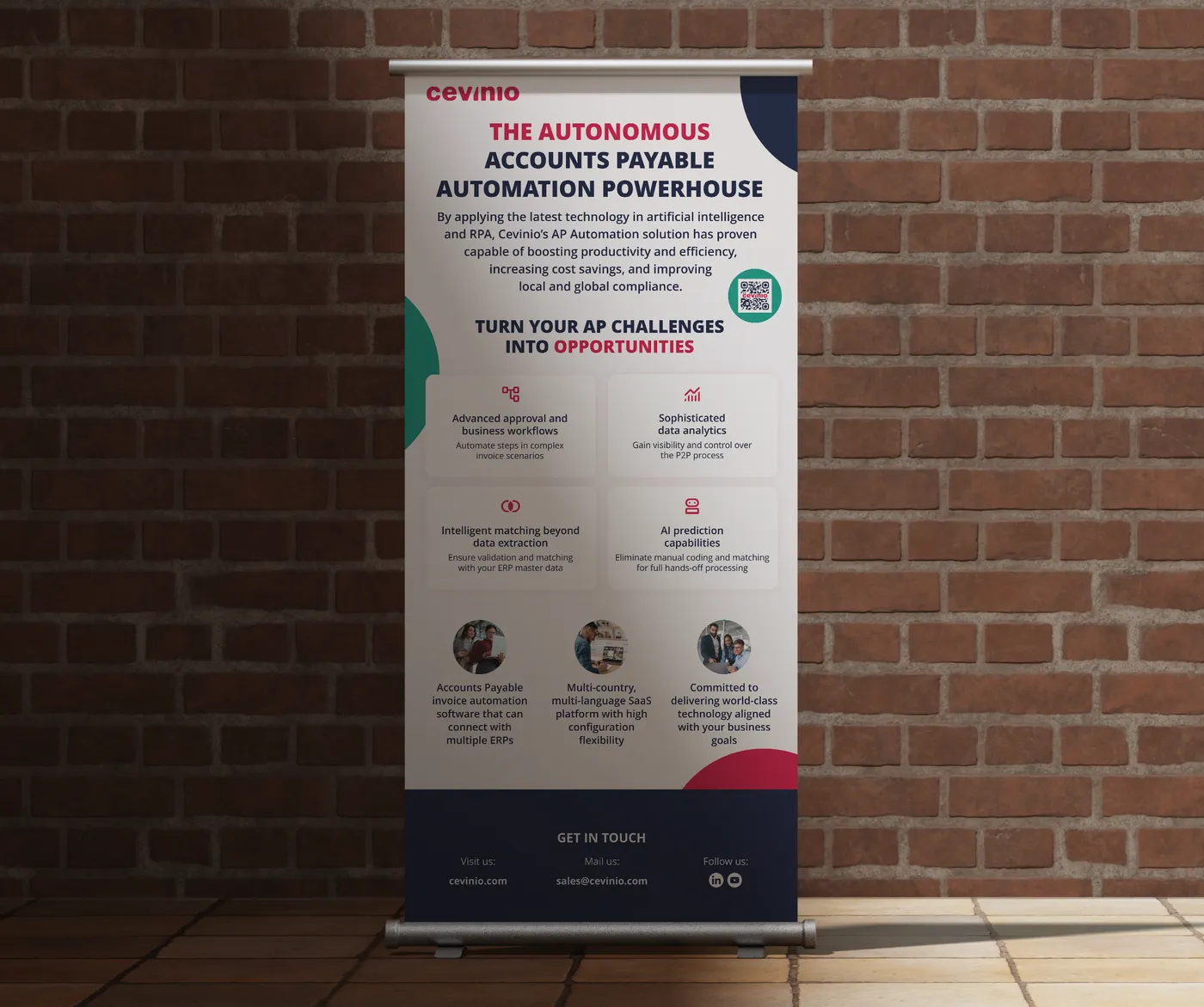 Roll-up banner tegen bakstenen muur, met uitleg over Cevinio’s ‘Autonomous Accounts Payable Automation Powerhouse’, inclusief iconen en key features